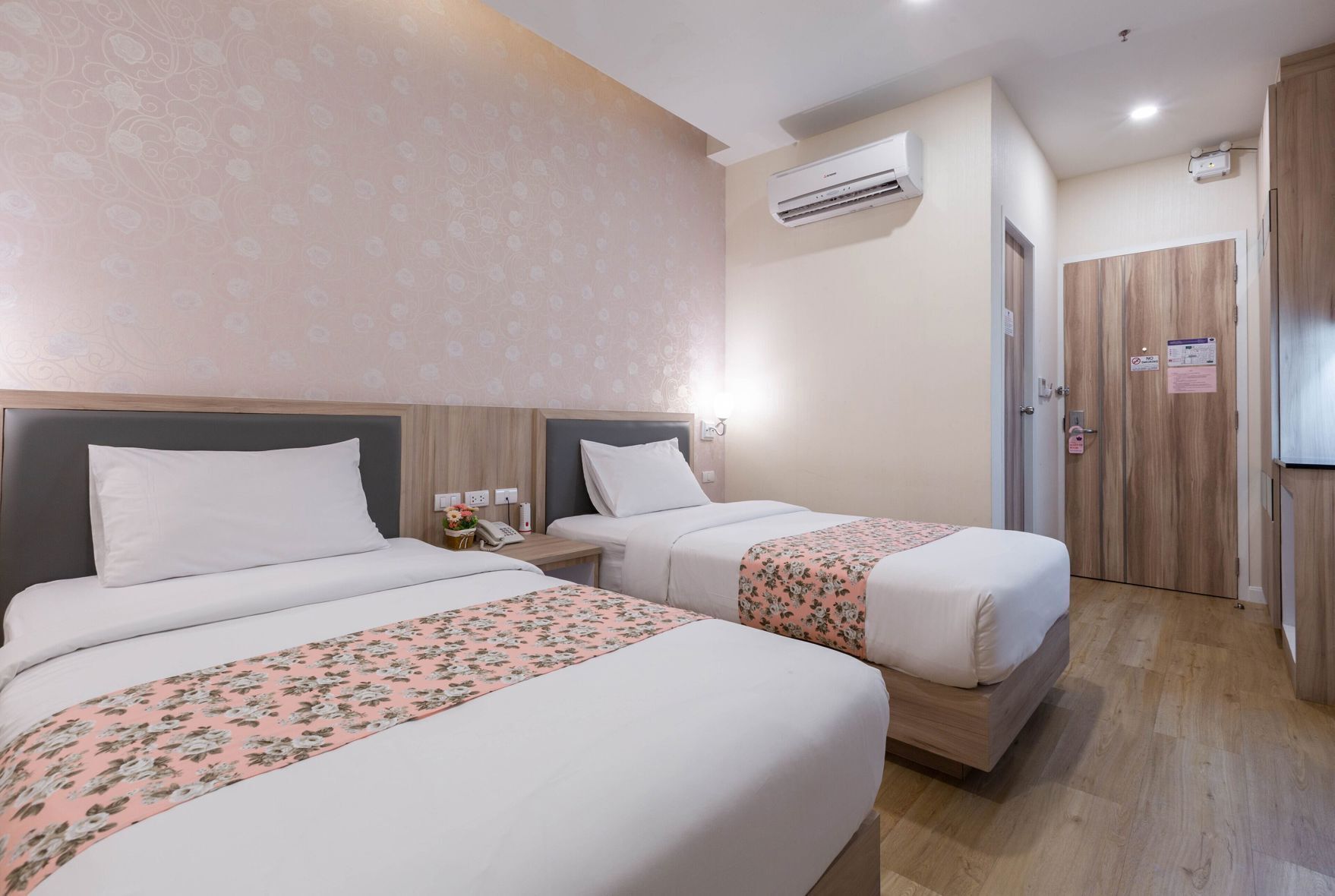 Coffres-forts dans les chambres, Wi-Fi gratuit, draps fournis