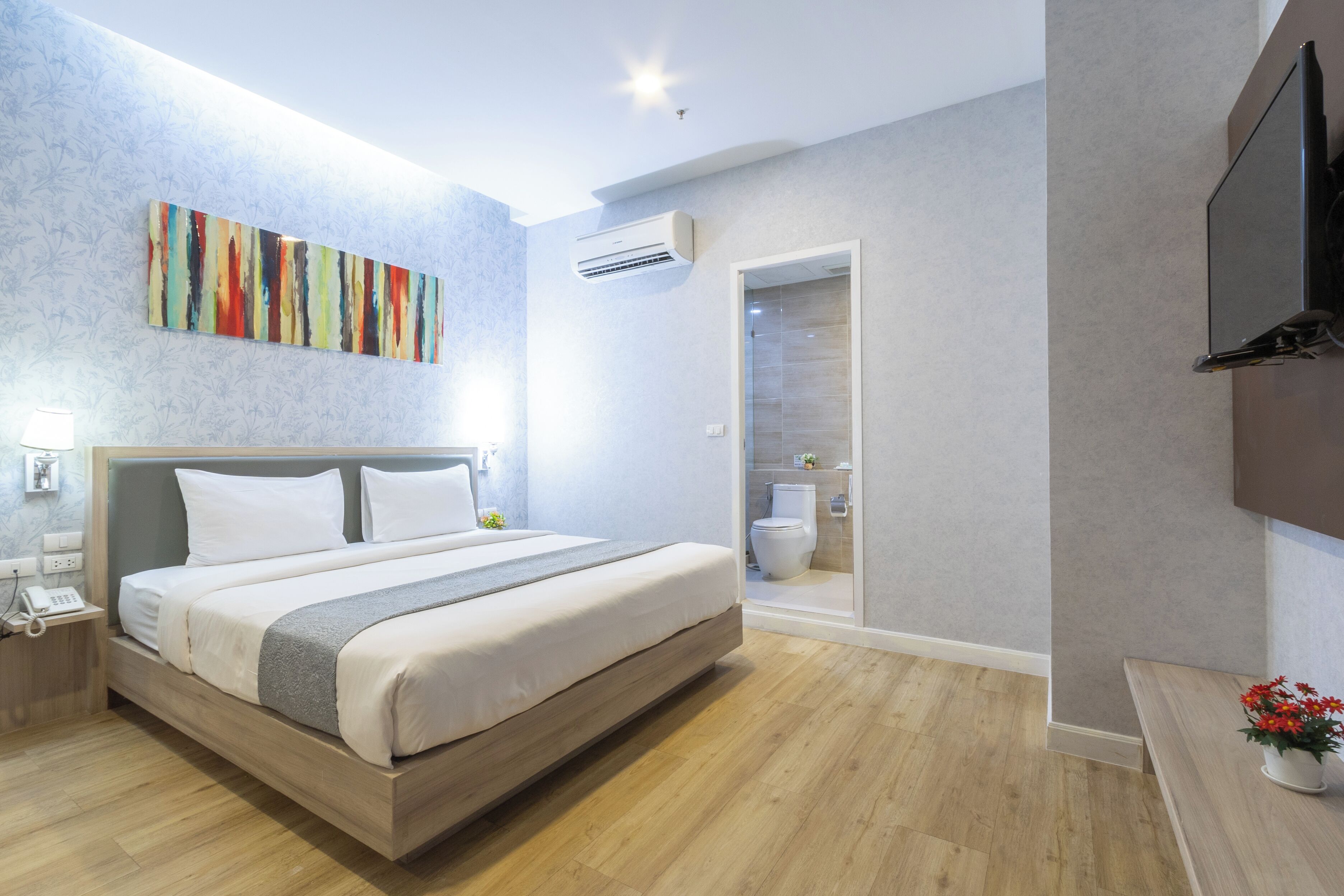 superior double room, no windows | in-room safe, free wifi, bed sheets