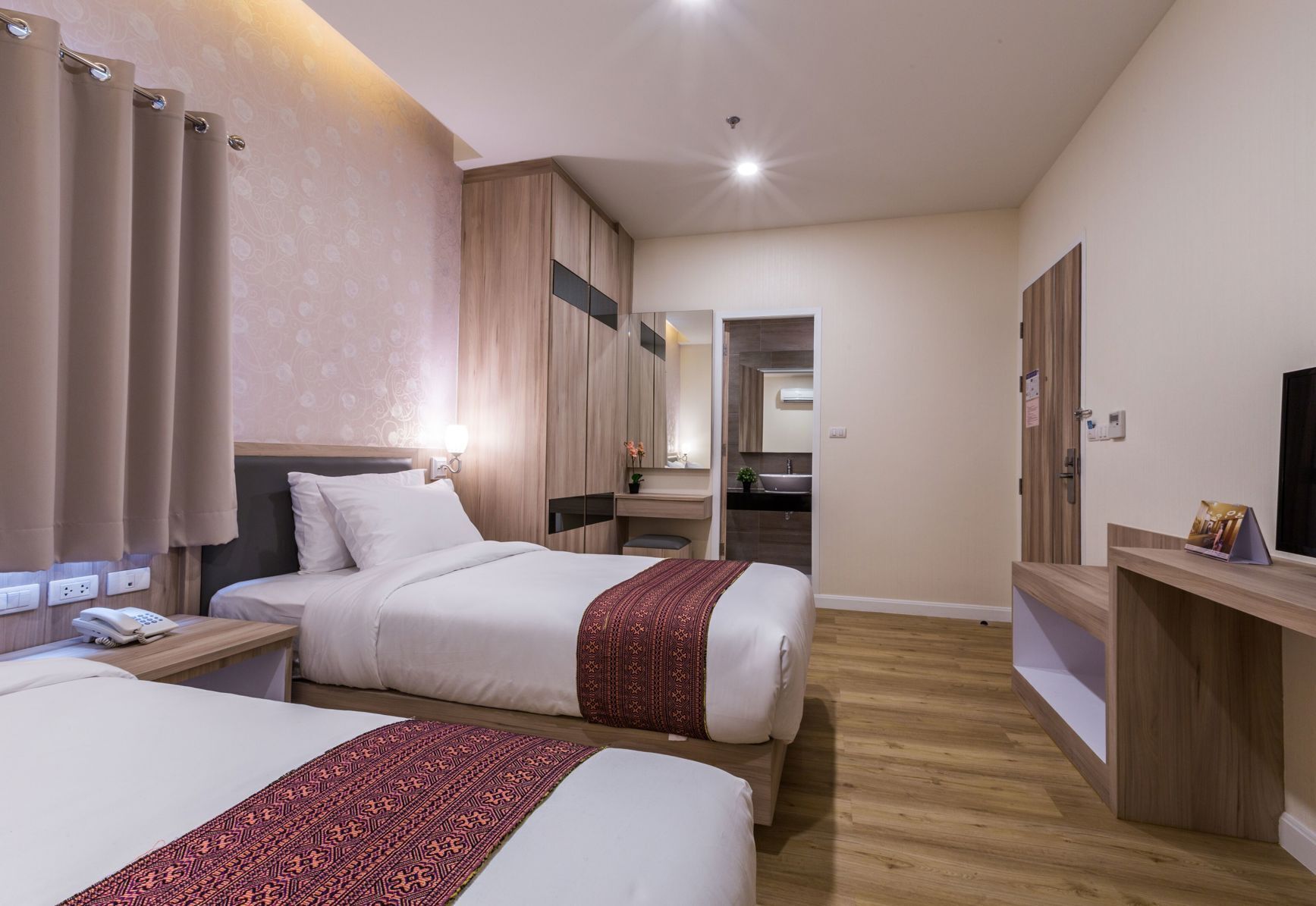 Coffres-forts dans les chambres, Wi-Fi gratuit, draps fournis