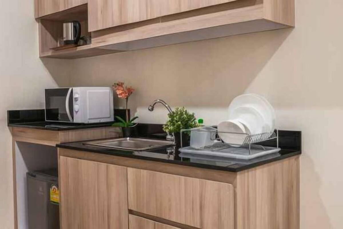 Private kitchen | Fridge, electric kettle