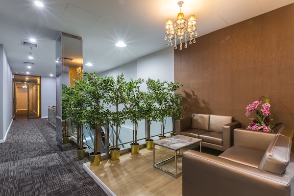 Coin salon dans le hall