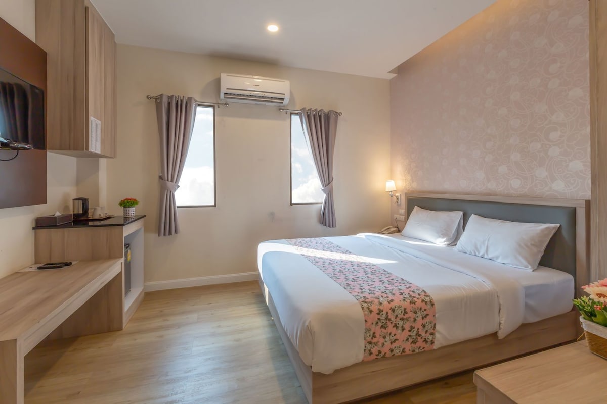 Caja de seguridad en la habitación, wifi gratis y ropa de cama