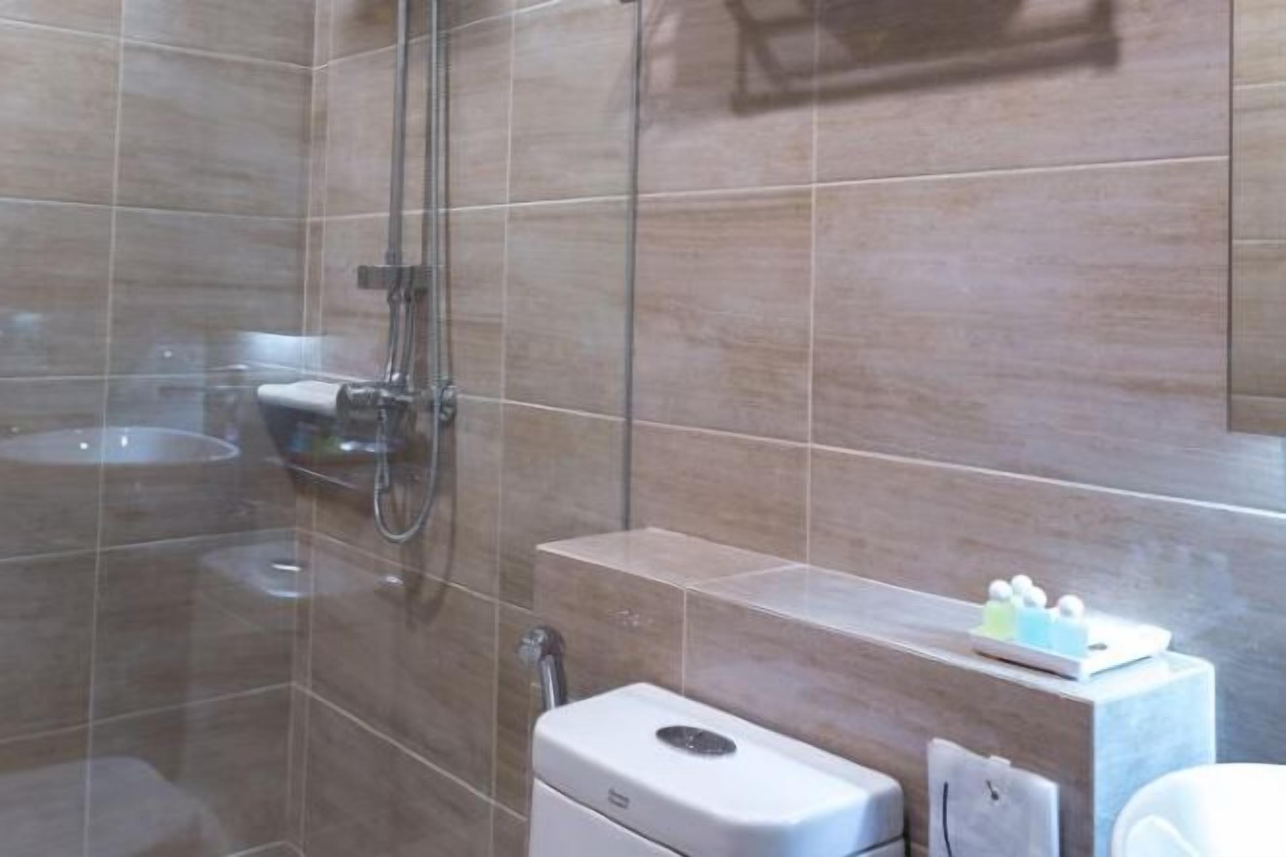 淋浴設備、淋浴花灑、免費盥洗用品、吹風機