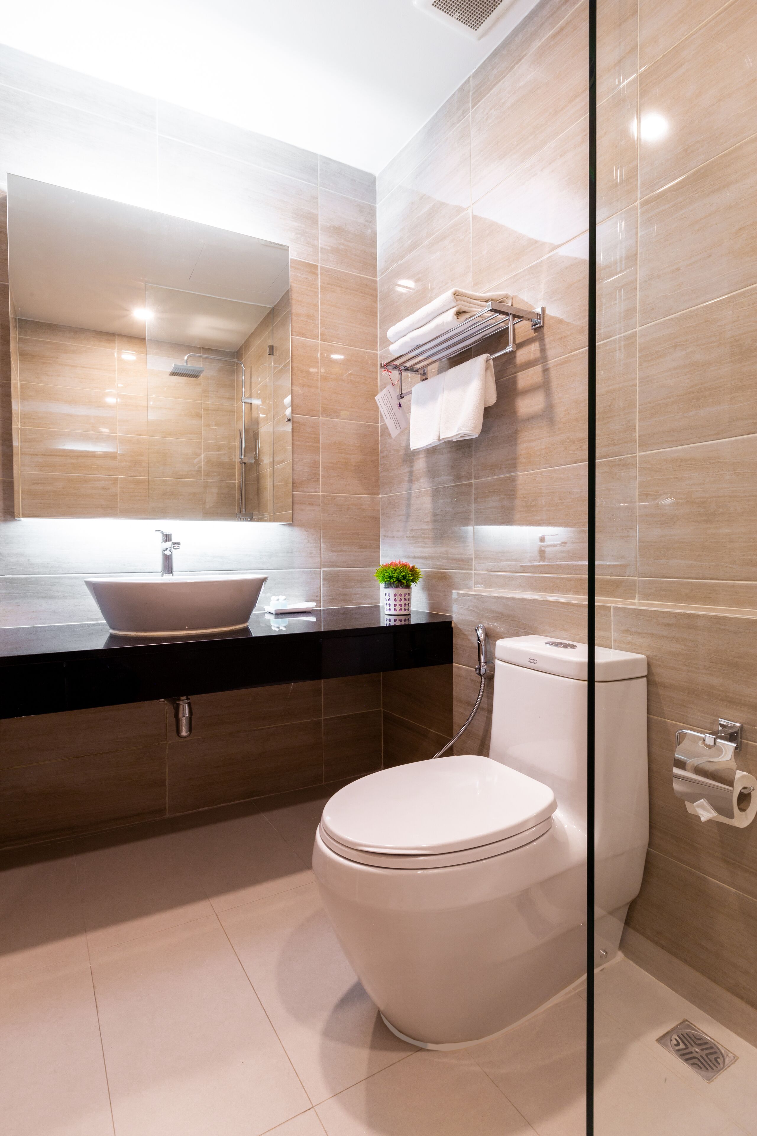 shower, rainfall showerhead, free toiletries, hair dryer