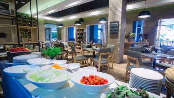 Daily buffet breakfast (THB 250 per person)
