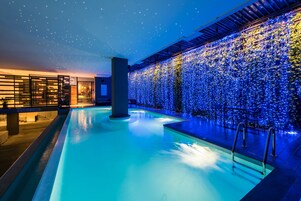 สระว่ายน้ำในร่ม