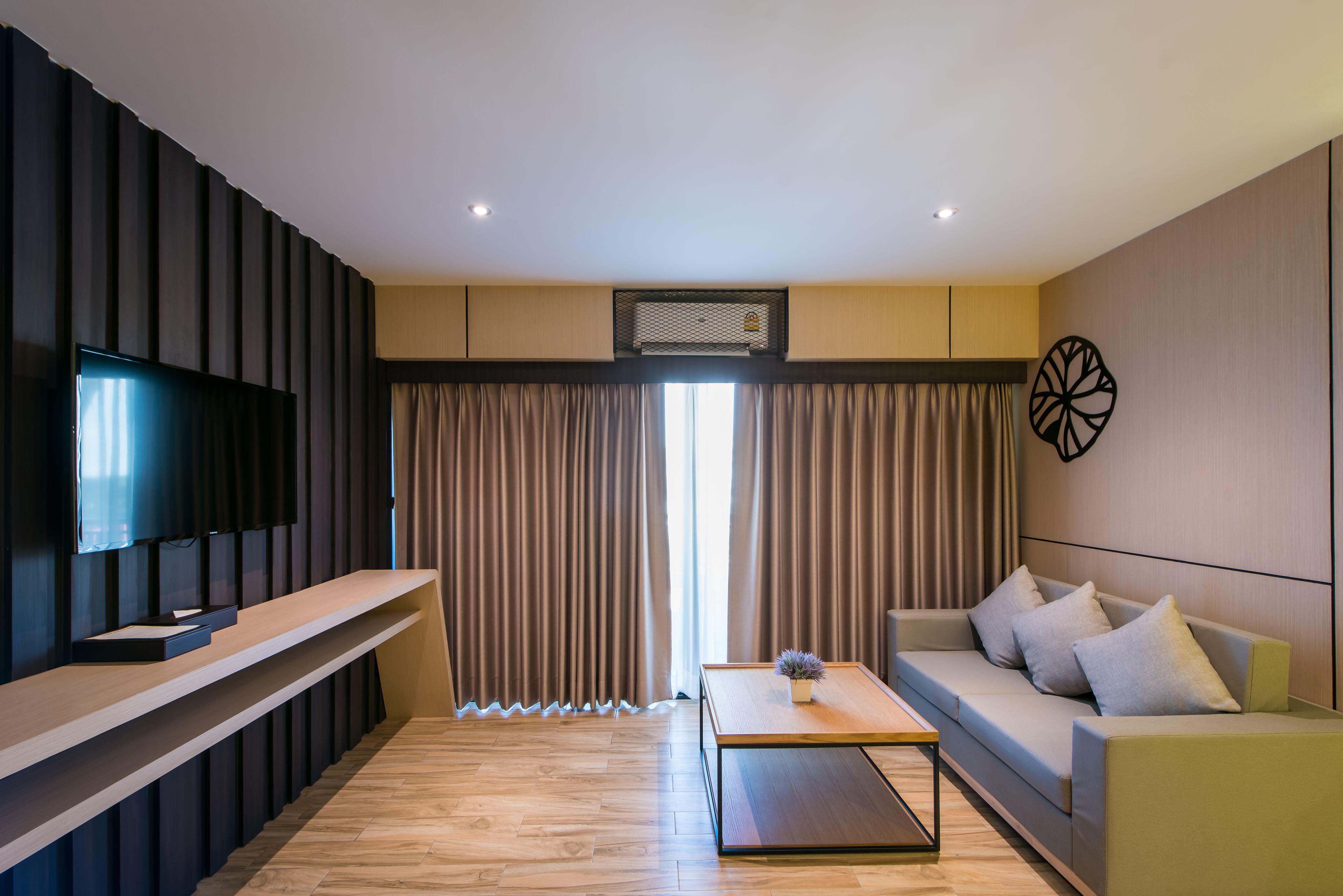 hug suite | living room | flat-screen tv