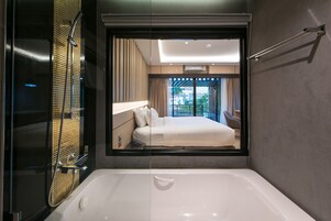 Hug Garden Double Room | Deep soaking bathtub