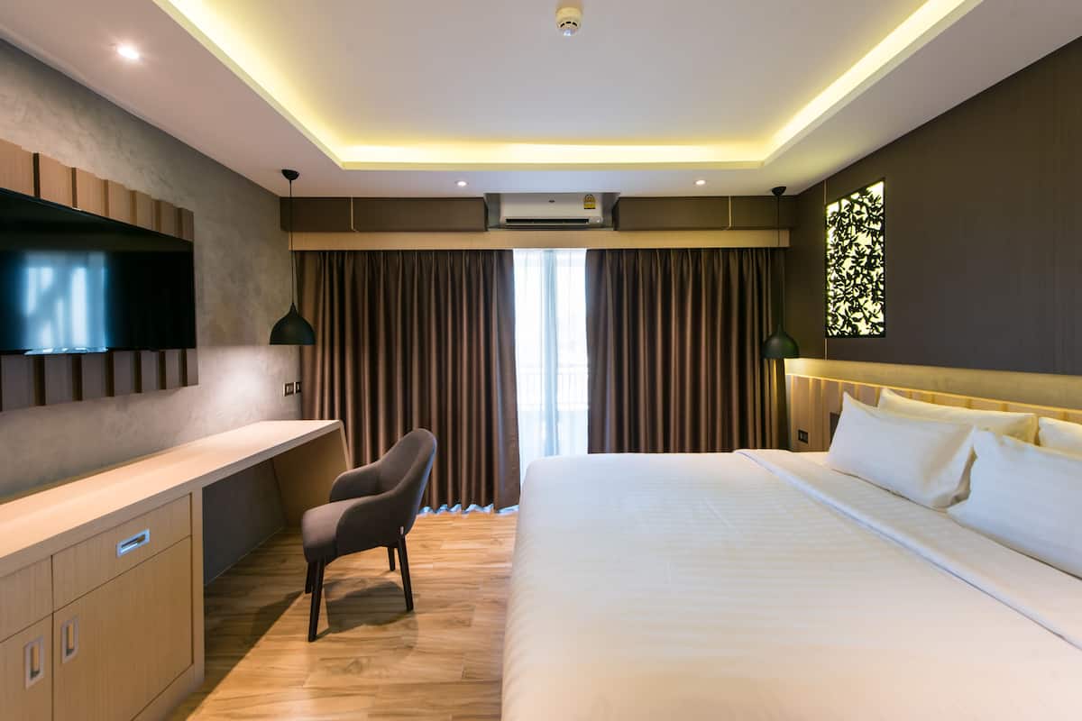Hug Deluxe Double Room | In-room safe, desk, blackout drapes, iron/ironing board