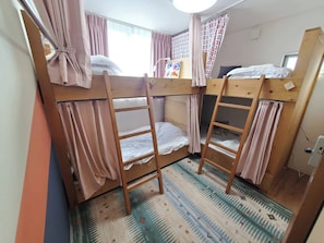 Down duvets, free WiFi, bed sheets