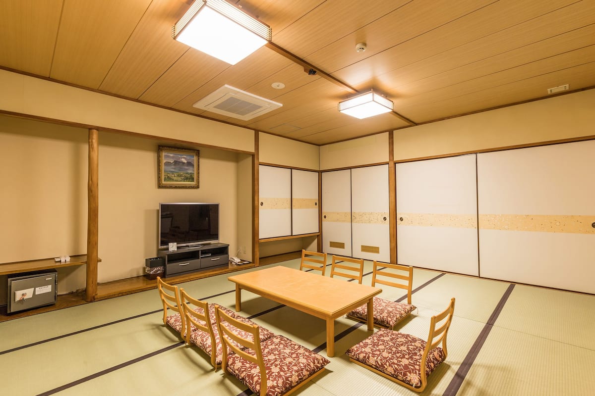 ห้องแฟมิลี่, ห้องน้ำรวม (Japanese) | ตู้นิรภัยในห้องพัก, Wi-Fi ฟรี, ผ้าปูที่นอน