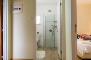 Family Cabin, 1 Bedroom | Bathroom