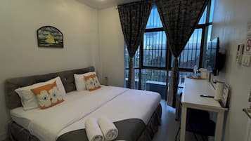 Private Studio B | Desk, free WiFi