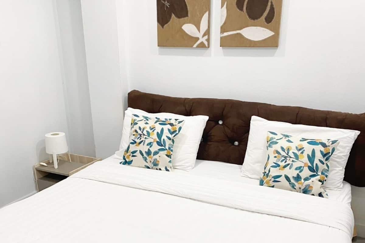 Standard Room Type A | Laptop workspace, free WiFi