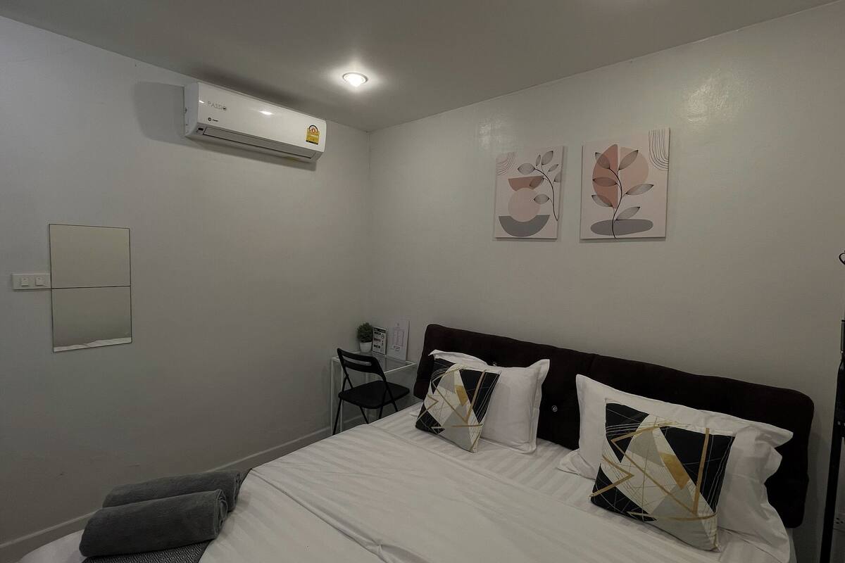 Private Studio A (No Window) | Bathroom