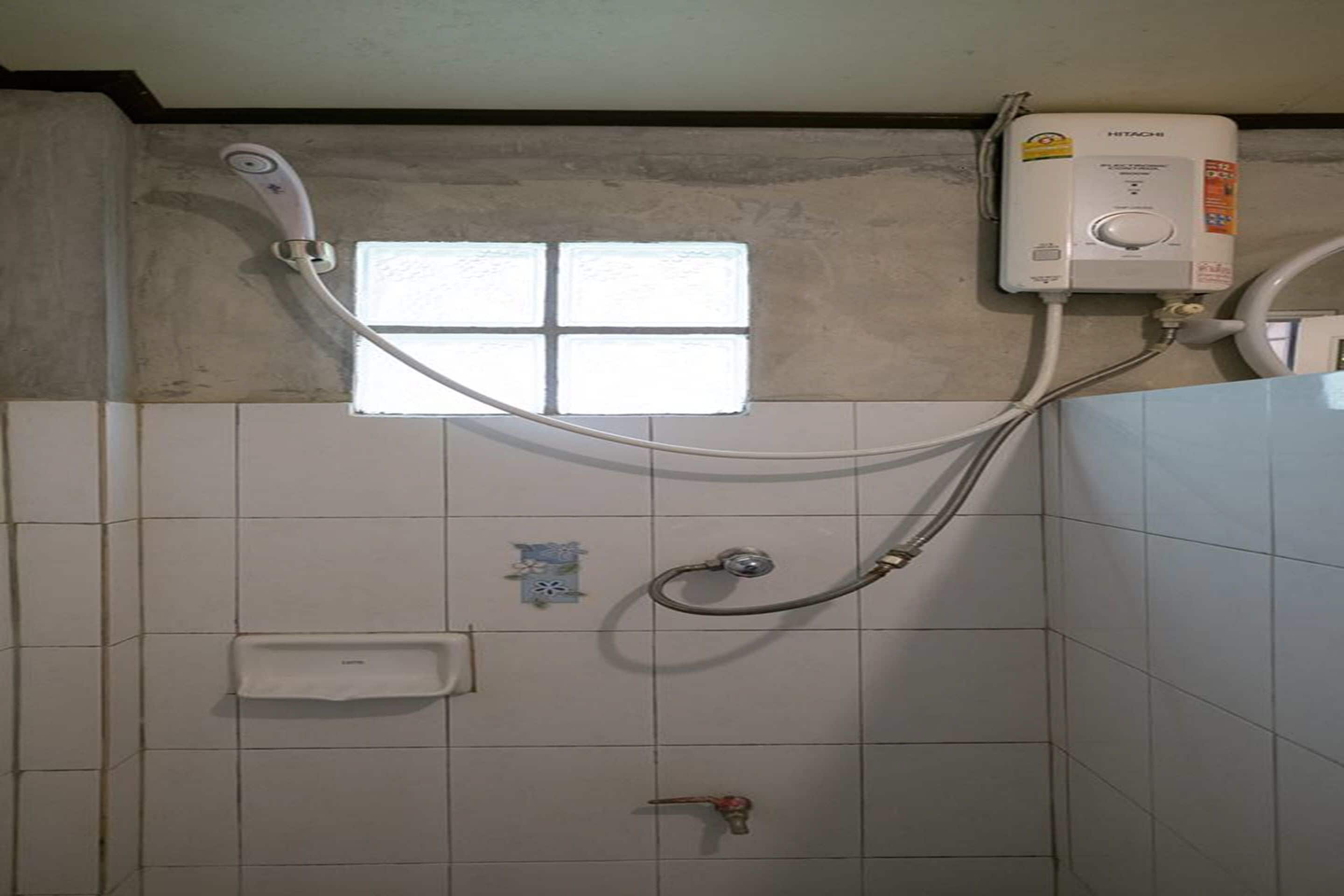 bungalow with air condition | bathroom shower