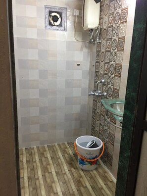 Ensemble douche/baignoire, serviettes fournies