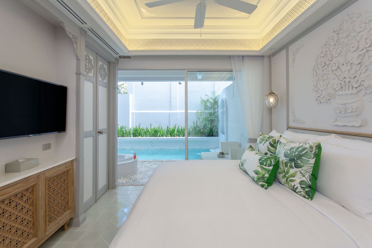The Junior Pool Suite