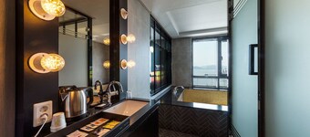 โรงแรมฟูลมูน