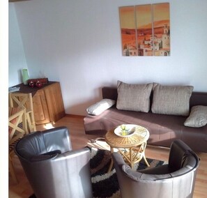 อพาร์ทเมนท์ ( ES ) | บริเวณนั่งเล่น | ทีวีจอแอลอีดี