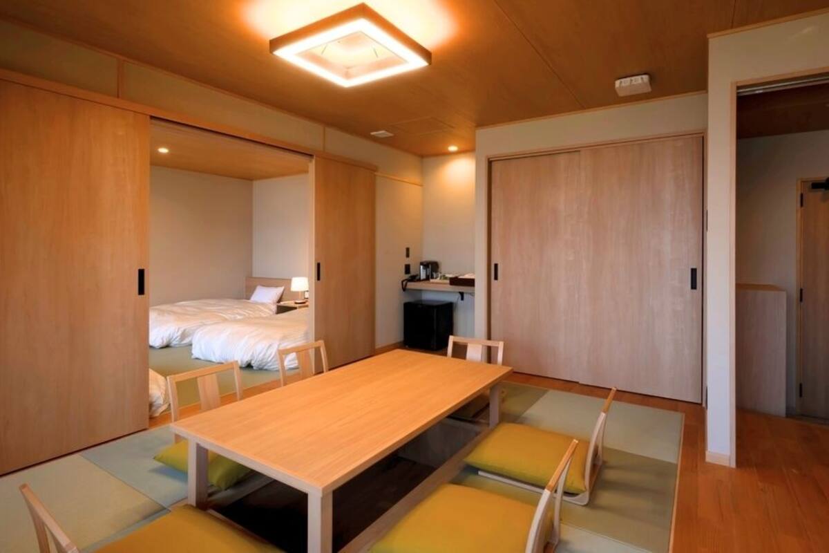 In-room safe, desk, laptop workspace, soundproofing
