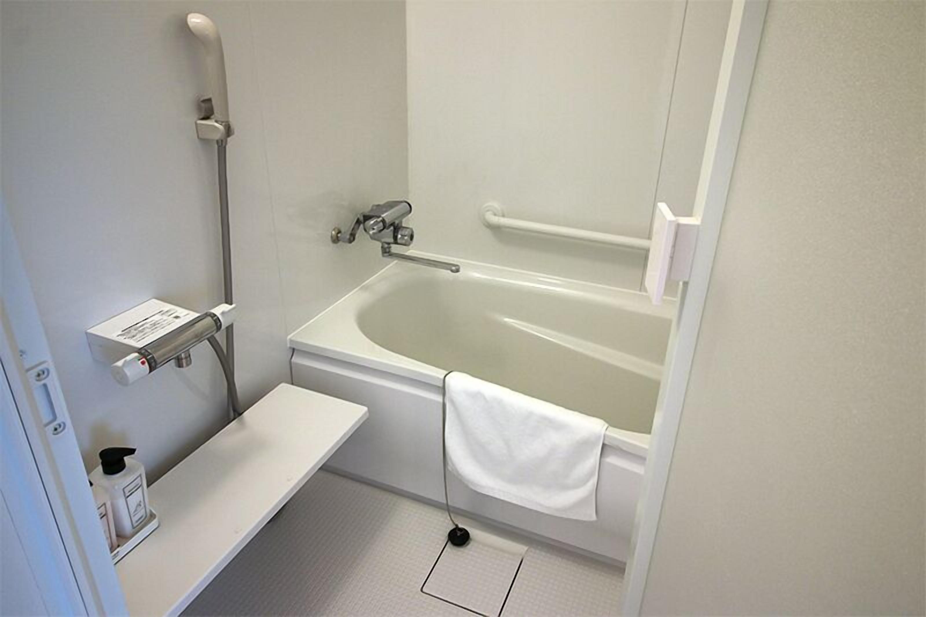 deluxe twin room | bathroom | shower, free toiletries, hair dryer, bathrobes