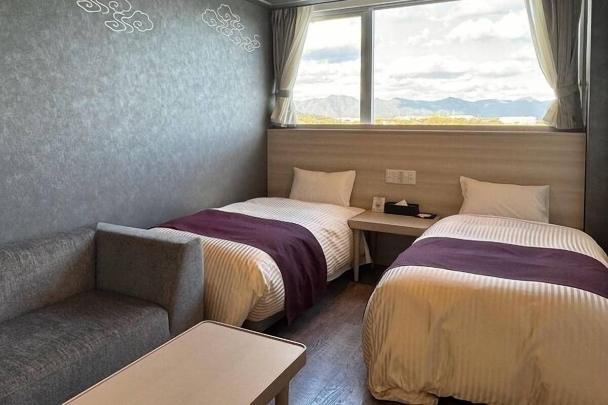 In-room safe, desk, laptop workspace, soundproofing