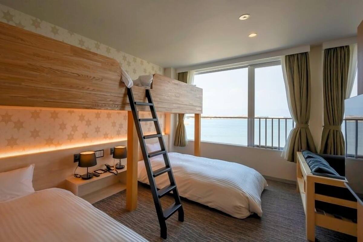 In-room safe, desk, laptop workspace, soundproofing