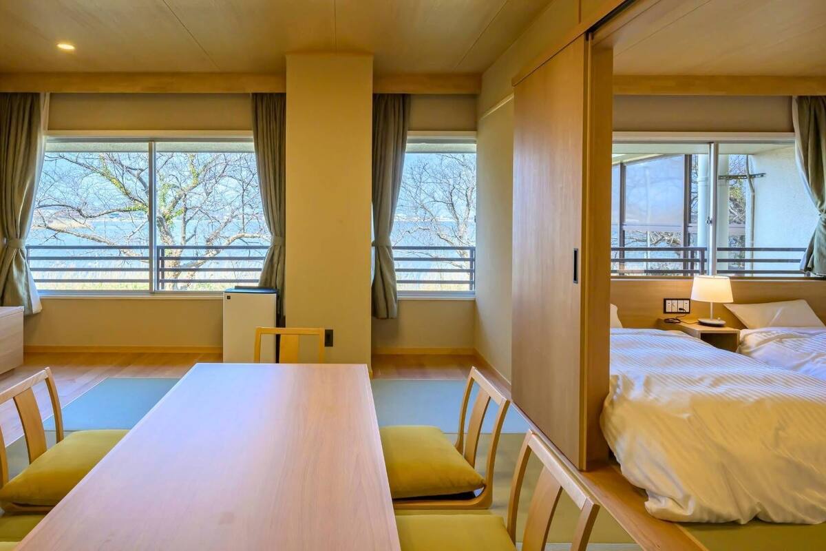 In-room safe, desk, laptop workspace, soundproofing