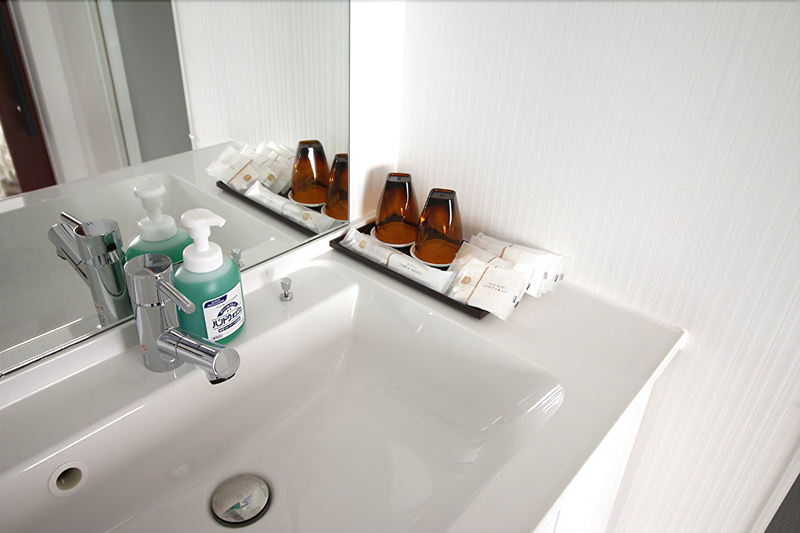 deluxe twin room | bathroom sink