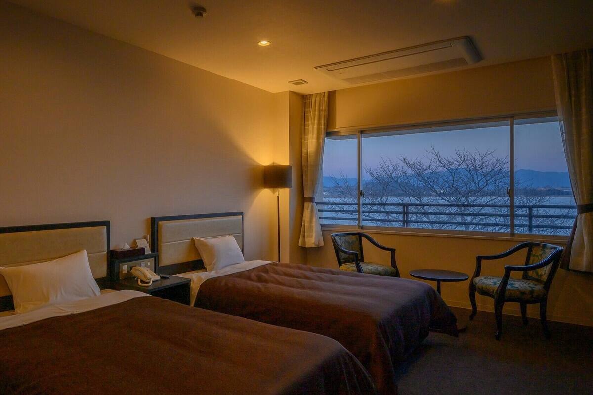 In-room safe, desk, laptop workspace, soundproofing
