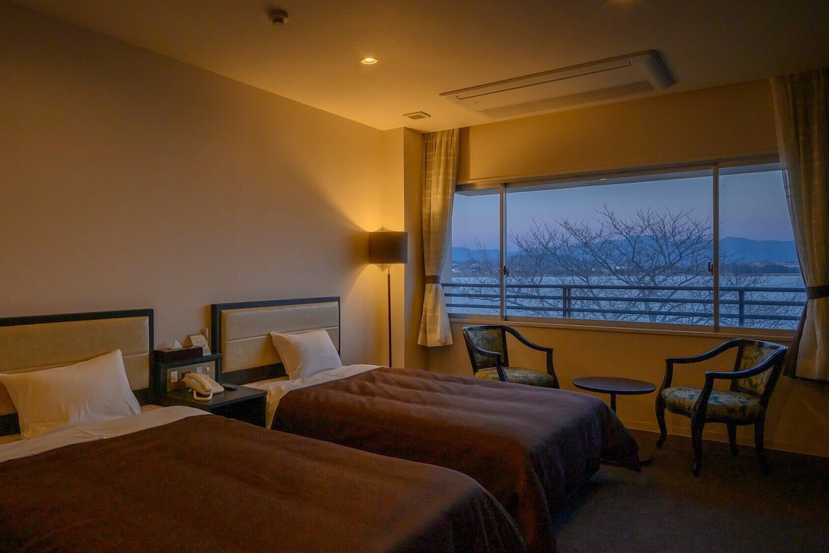 In-room safe, desk, laptop workspace, soundproofing