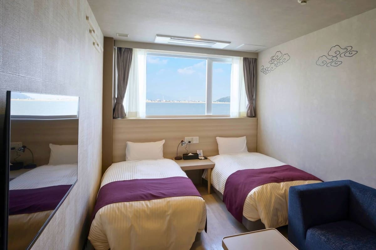 In-room safe, desk, laptop workspace, soundproofing