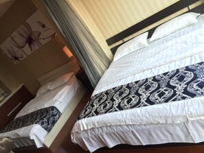 Quarto duplo luxo | Escrivaninha, cortinas blackout, Wi-Fi de cortesia