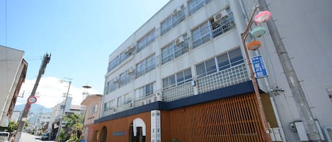 Fachada de la propiedad