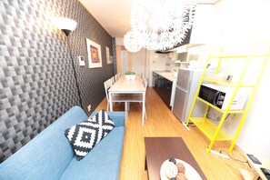 Una televisión de pantalla plana