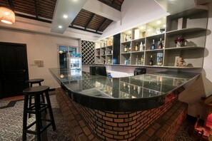 Bar (trong khuôn viên)