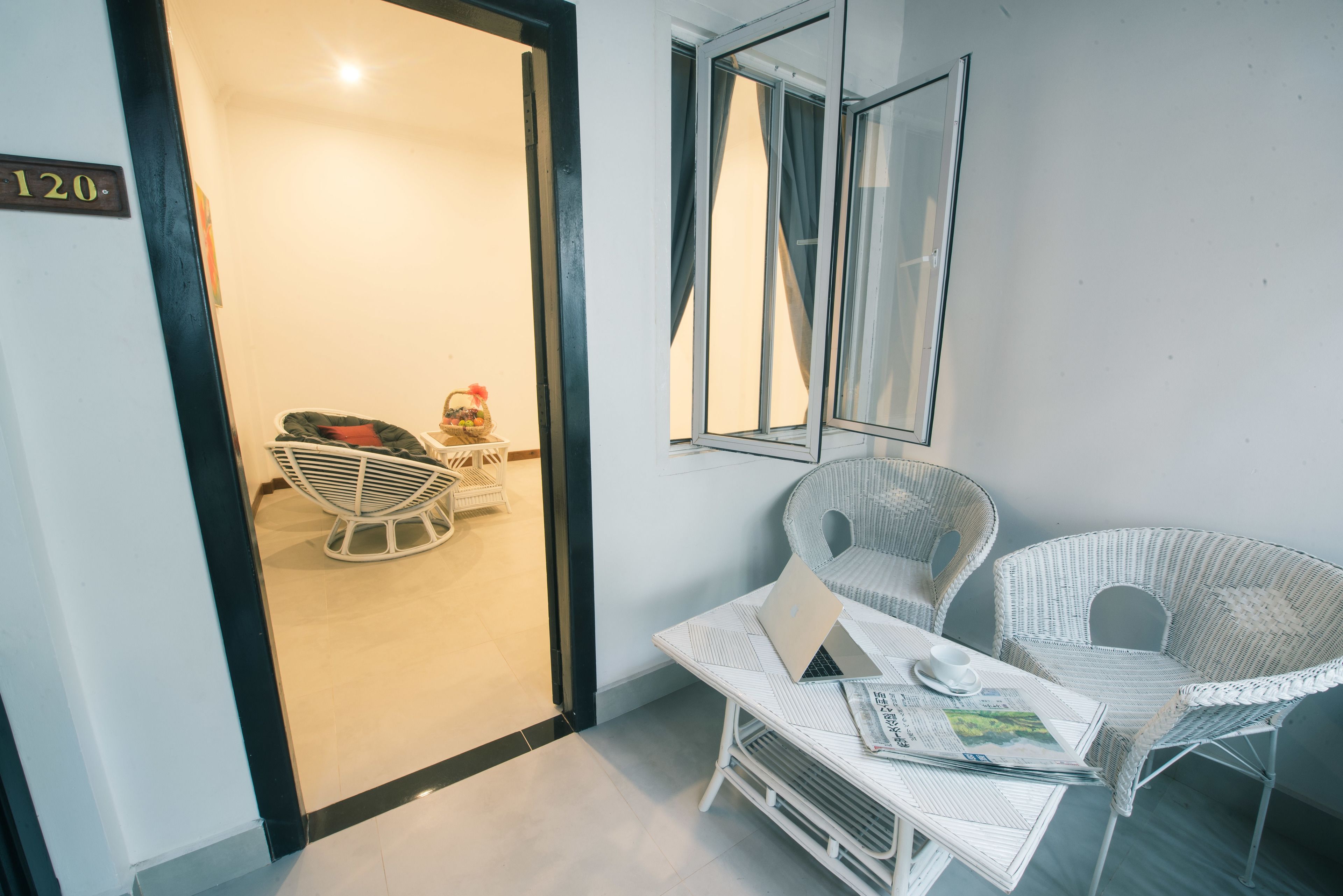 deluxe double room, 1 king bed | balcony