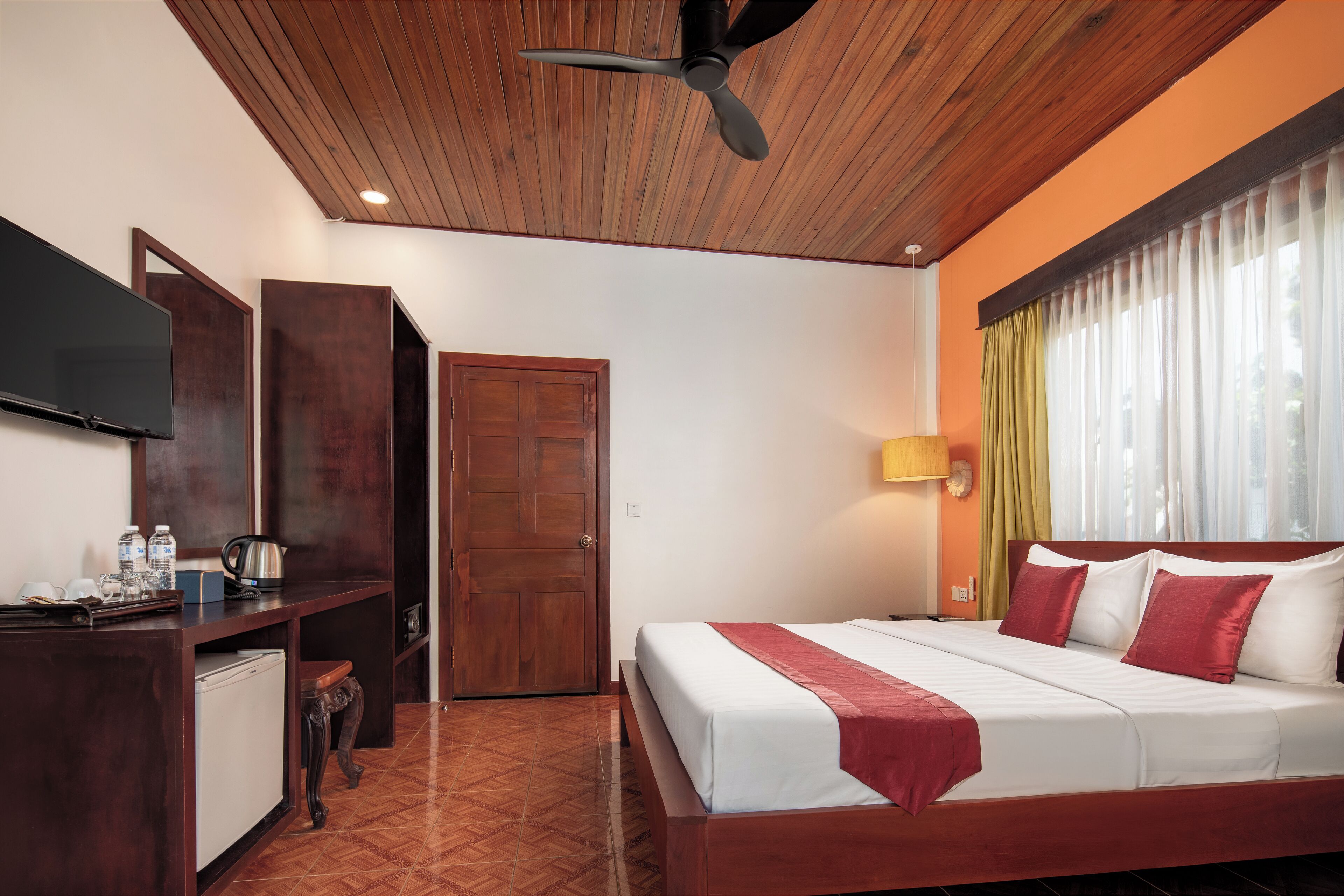 superior room, 1 king bed, city view | 1 bedroom, premium bedding, minibar, in-room safe