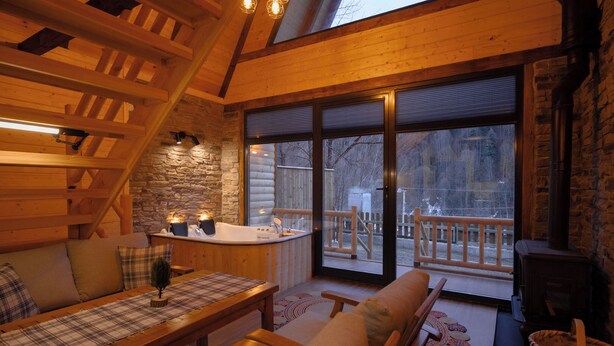 Design Tree House | Desk, laptop workspace, blackout drapes, WiFi (free) - Abant Yayla Dagevi (Bolu)