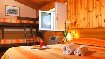 Una scrivania, insonorizzazione, ferro/asse da stiro