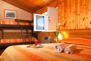 Desk, soundproofing, iron/ironing board, cots/infant beds - Hotel Holidays (Barrea)