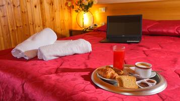 Camera Standard con letto matrimoniale o 2 letti singoli, vista montagna | Una scrivania, insonorizzazione, ferro/asse da stiro