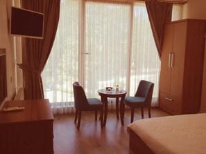 Elite-huone | Oleskelualue | LCD-televisio, tietokoneen näyttö, tulostin