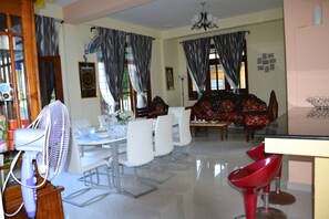 In-room dining - Villa Sam & Sun (Galle)