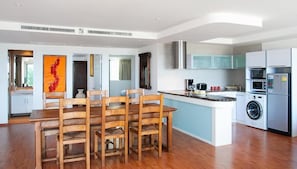 In-room safe, desk, soundproofing, free WiFi - Shanaya Residence Ocean View Kata (Karon)