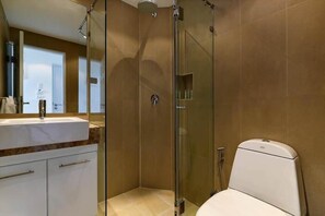 Shower, free toiletries, hair dryer, towels