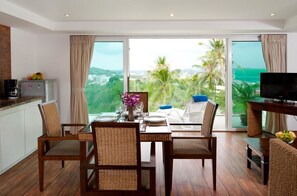 客房内保险箱、办公桌、隔音、免费 WiFi