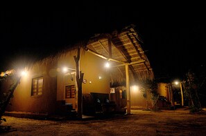 Interior - Sandalwood Cottage (Udawalawa)