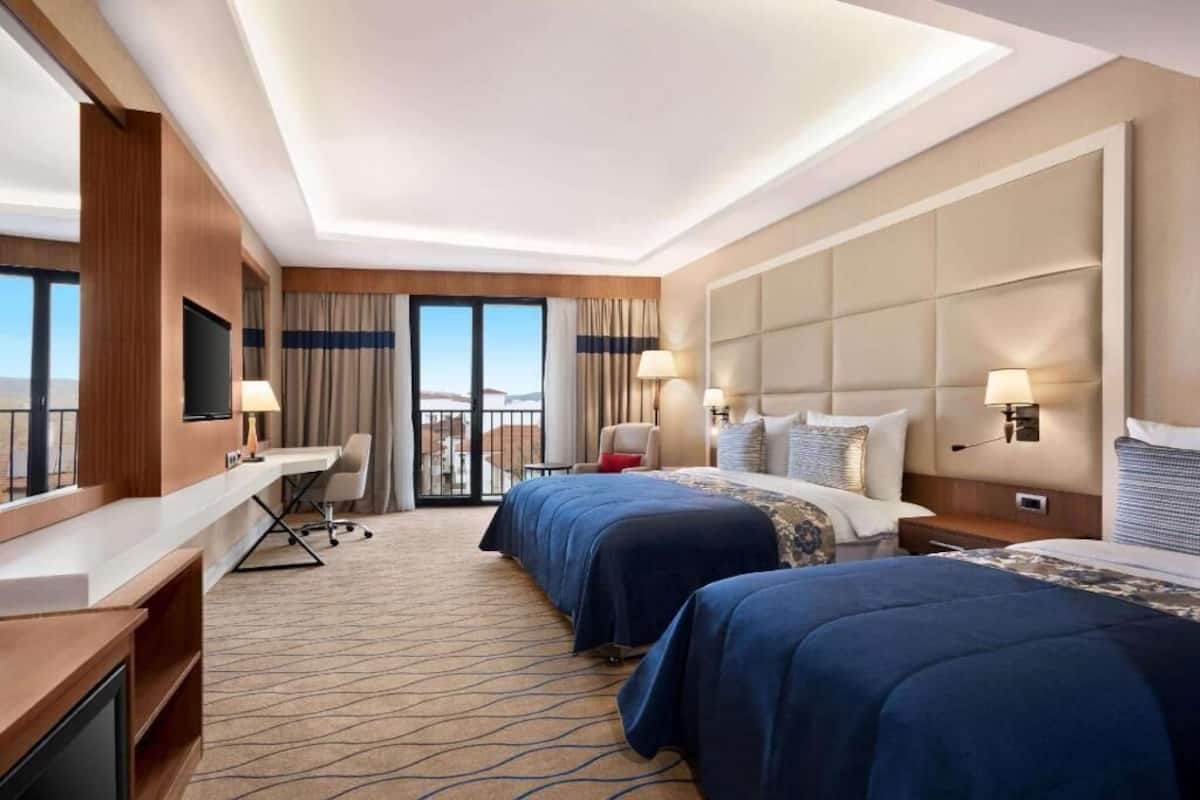 Literie hypoallergénique, minibar, coffres-forts dans les chambres
